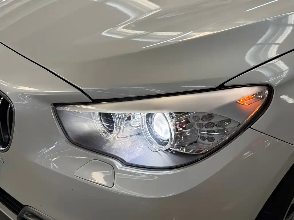 BMW 5 Series GT — миниатюра 11