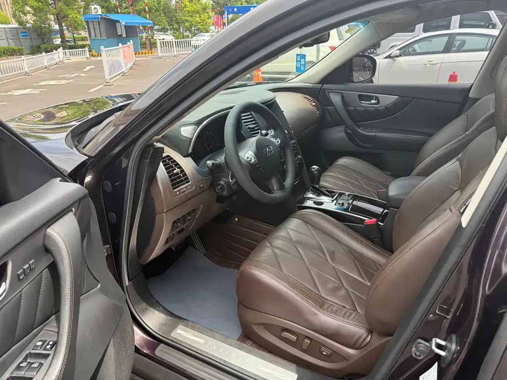 Infiniti FX — миниатюра 4