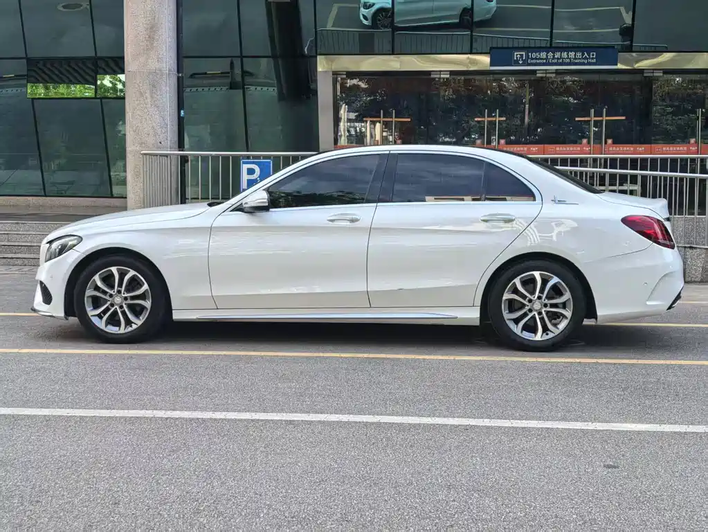 Mercedes-Benz C-Class — миниатюра 5