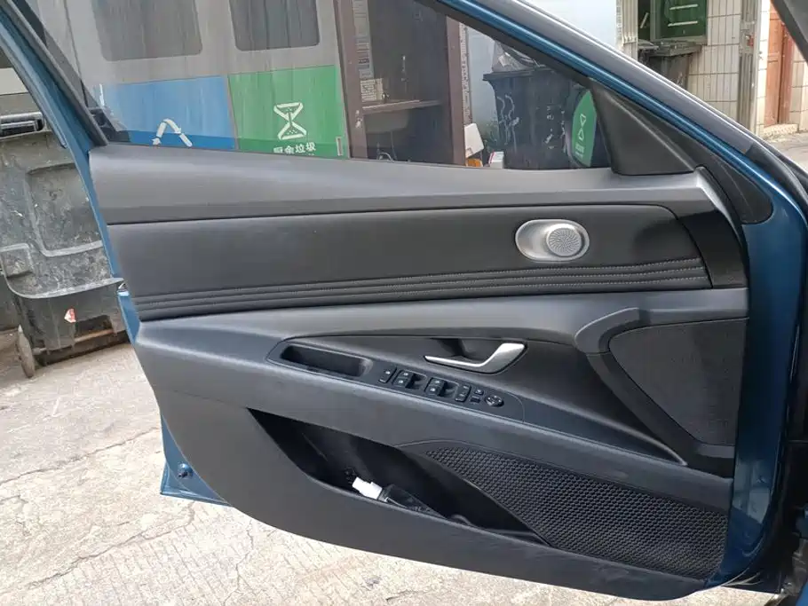Hyundai Elantra — миниатюра 7