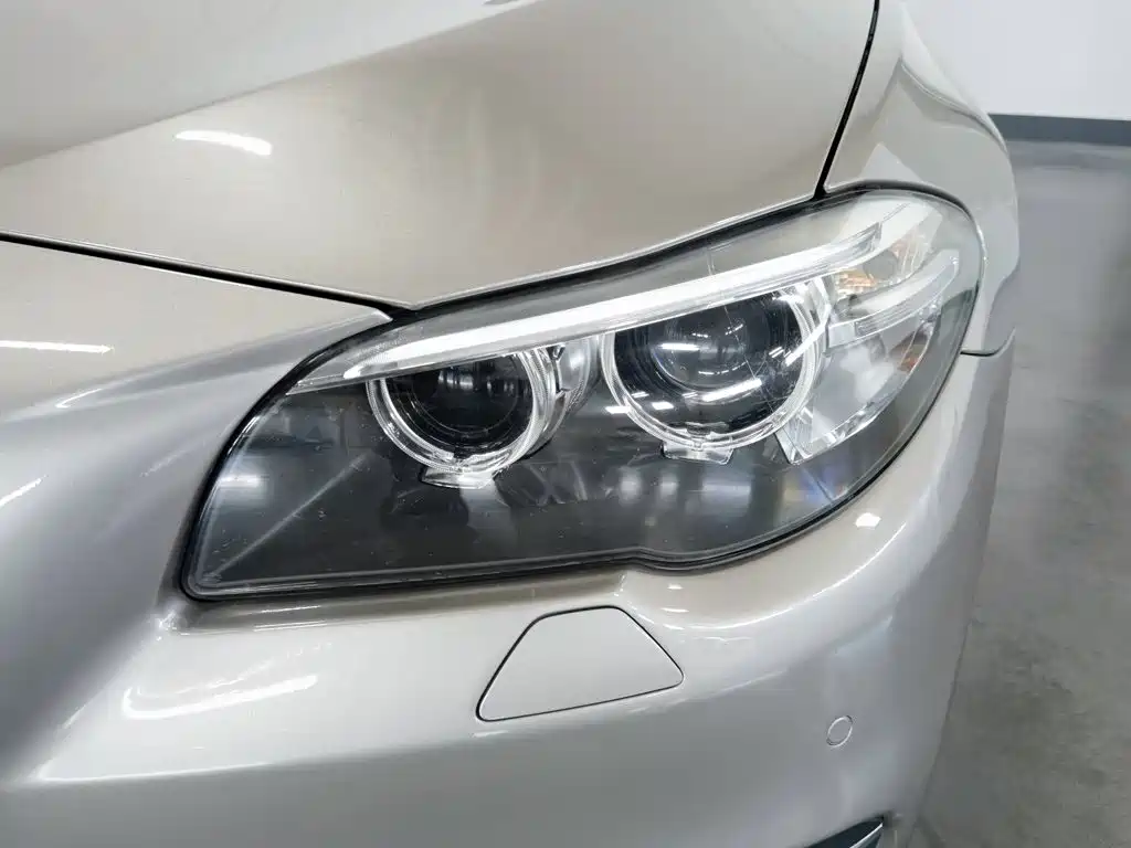 BMW 5 Series — миниатюра 7