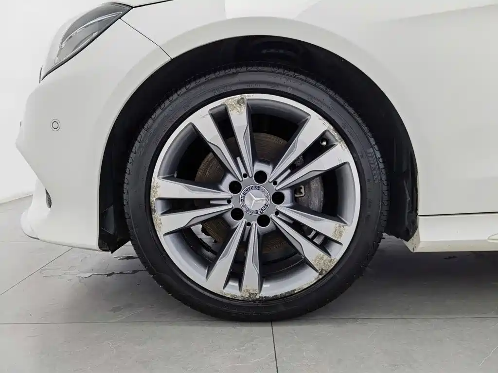 Mercedes-Benz E-Class — миниатюра 17