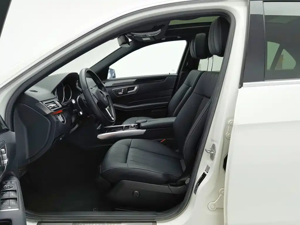Mercedes-Benz E-Class — миниатюра 10