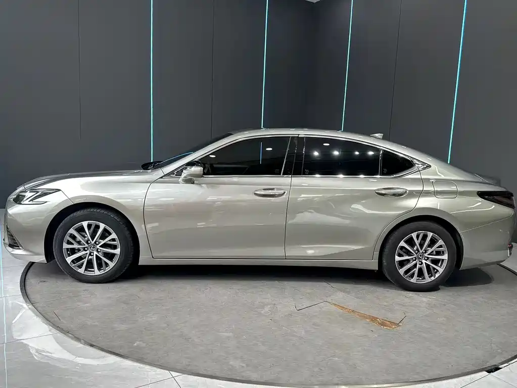 Lexus ES 2025 200 Premium