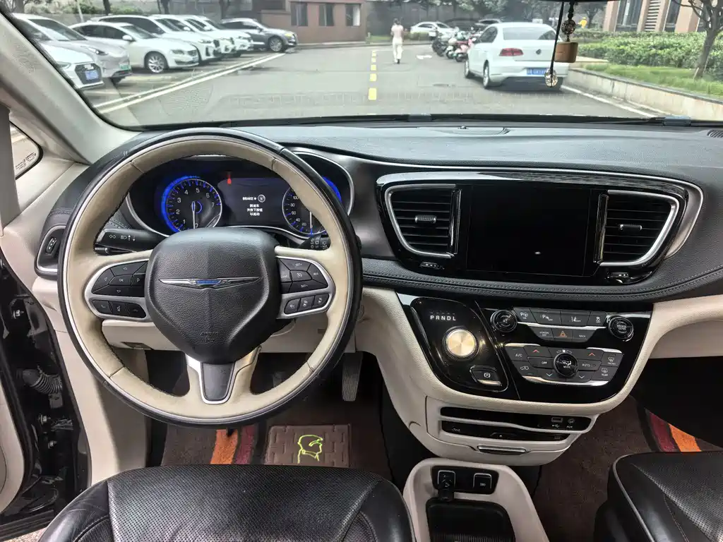 Chrysler Grand Voyager (Import) — миниатюра 12