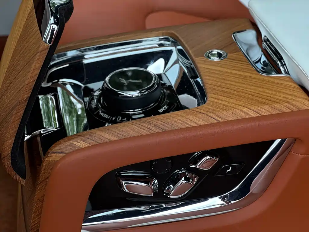 Rolls-Royce Cullinan — миниатюра 16