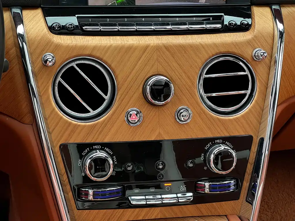 Rolls-Royce Cullinan — миниатюра 22