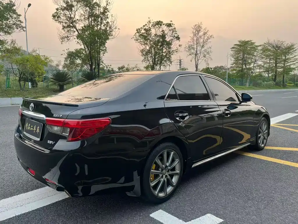 Toyota Reiz 2013 2.5V