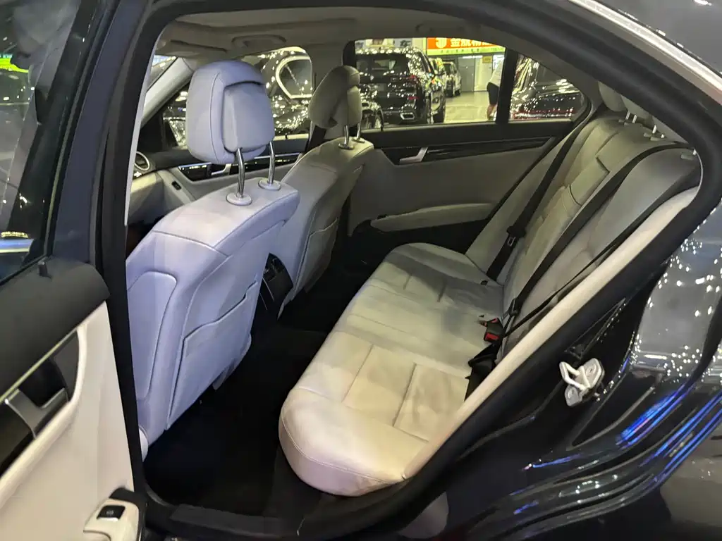 Mercedes-Benz C-Class — миниатюра 7