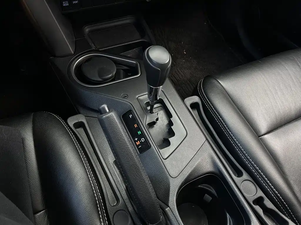 Toyota RAV4 — миниатюра 13