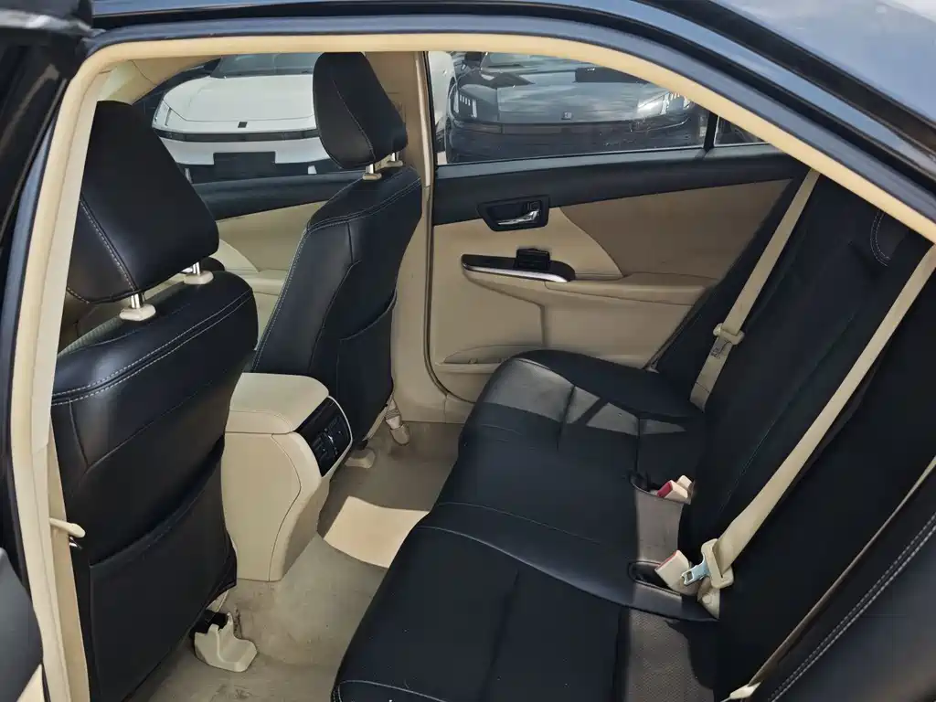 Toyota Camry — миниатюра 4