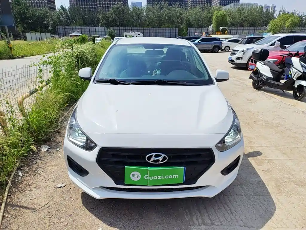 Hyundai Verna - фото 3