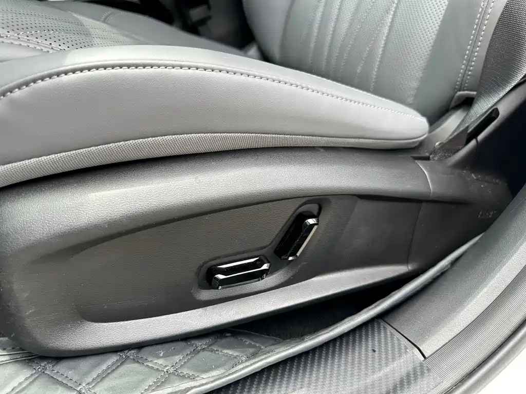Geely Galaxy Galaxy L6 L6 2025 EM-i 140km +