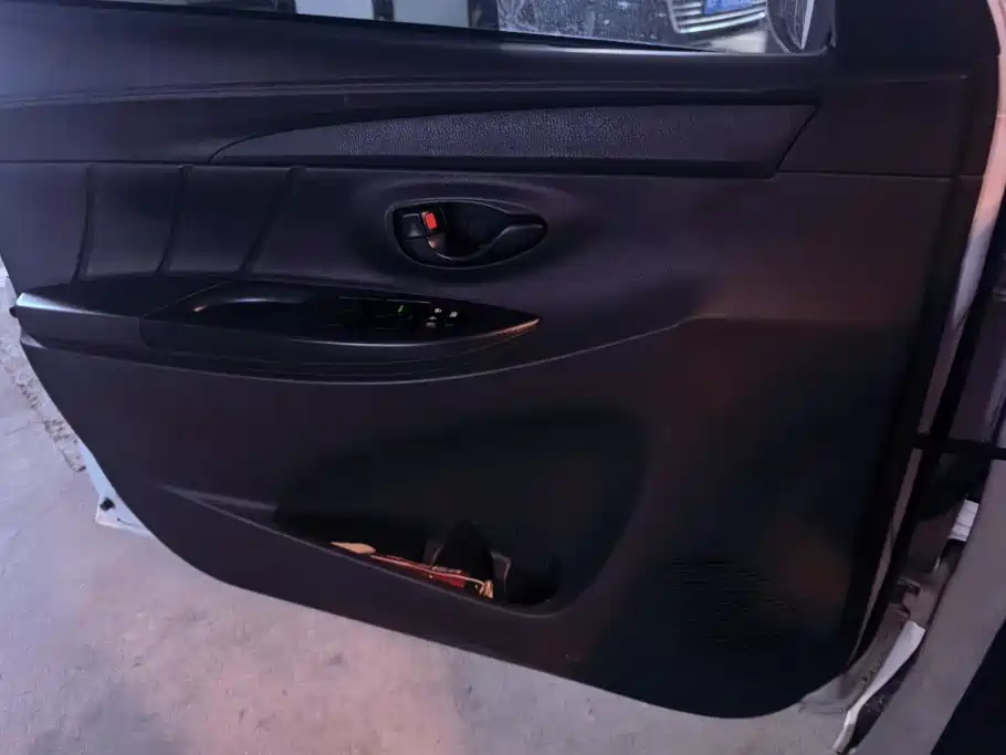 Toyota Yaris L — миниатюра 7