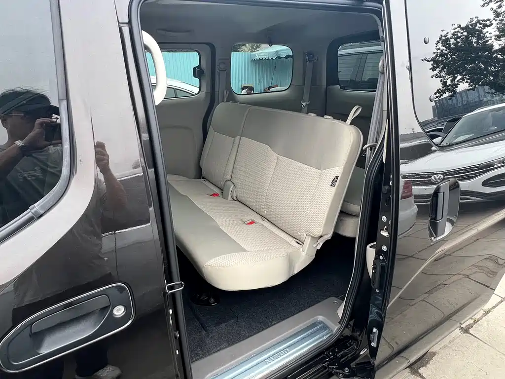 Nissan NV200 — миниатюра 8