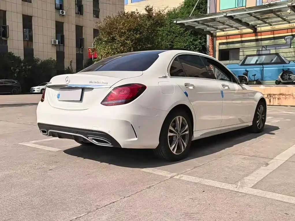 Mercedes-Benz C-Class — миниатюра 17