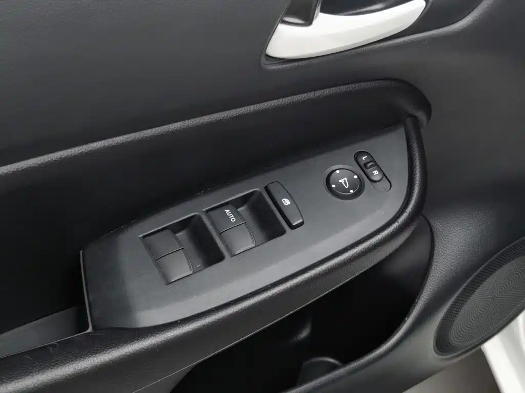 Honda Fit — миниатюра 9