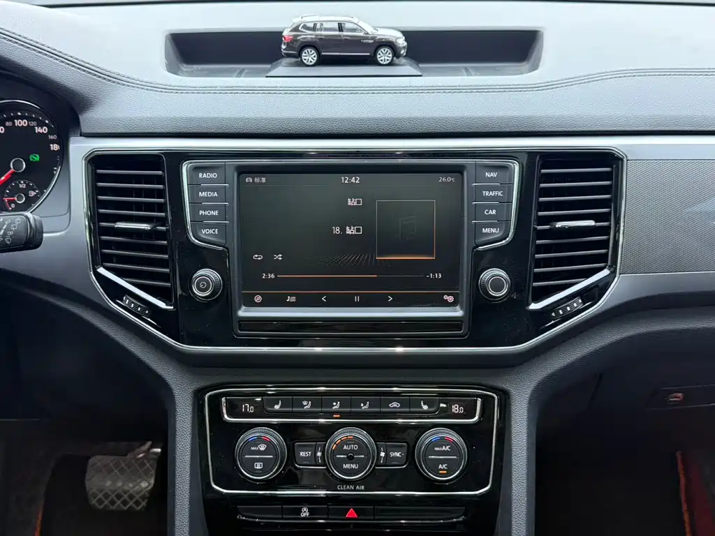 Volkswagen Teramont — миниатюра 7