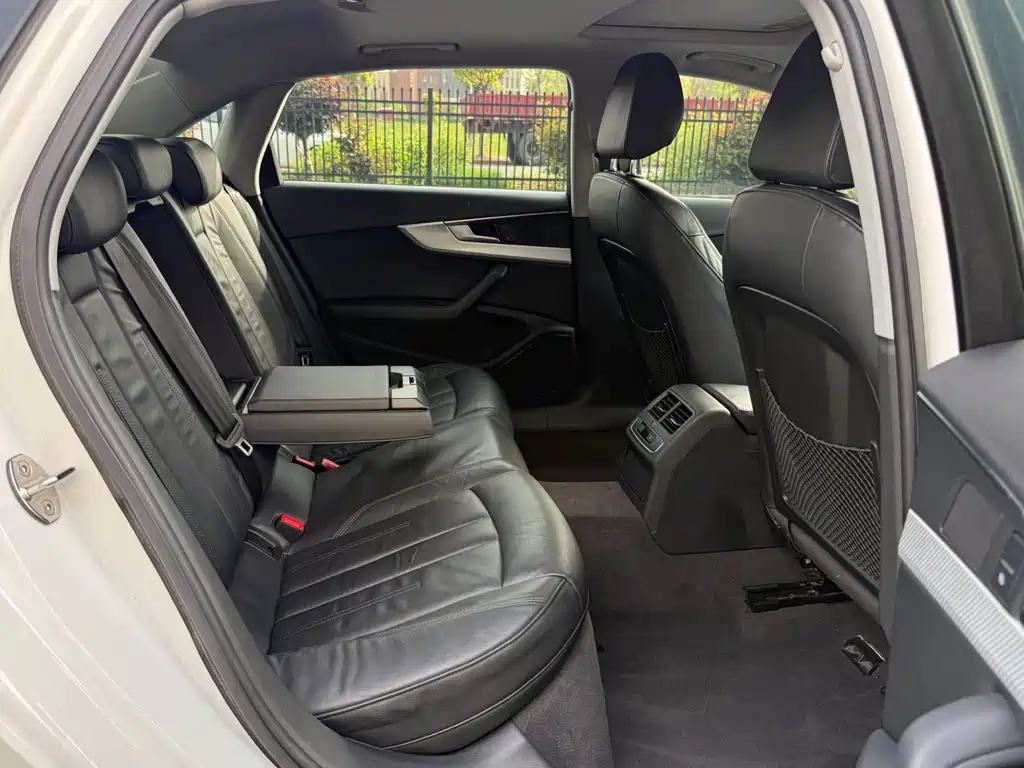 Audi A4L 2017 40 TFSI Fashion
