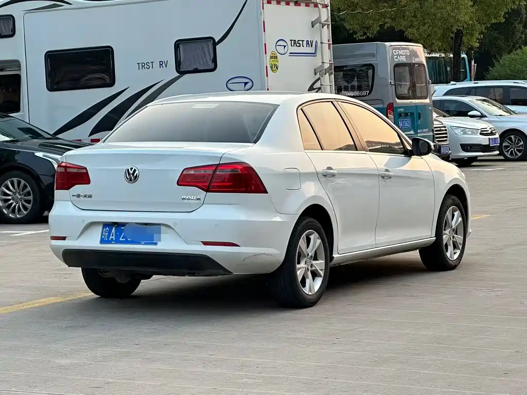 Volkswagen Bora 2015 1.6L AT Comfort