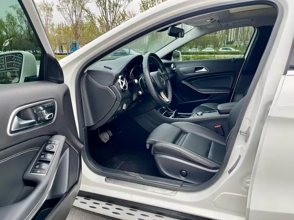 Mercedes-Benz GLA 2018 GLA 200 Fashion
