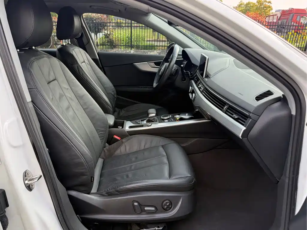 Audi A4L 2017 40 TFSI Fashion