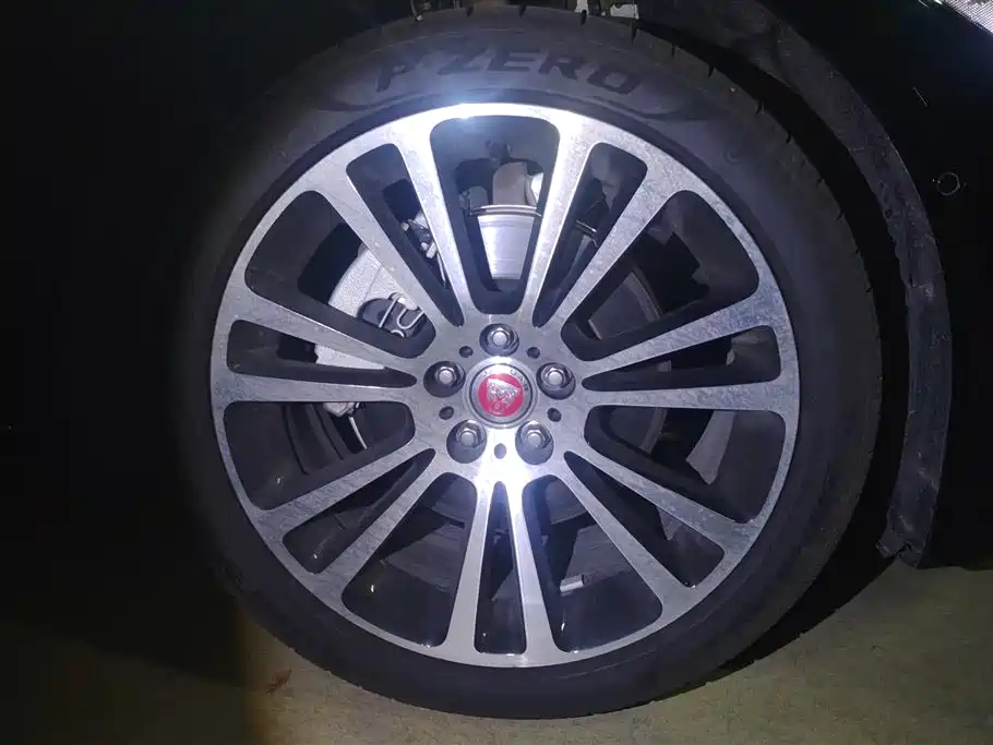 Jaguar XFL 2025 2.0T P250 Premium Luxury