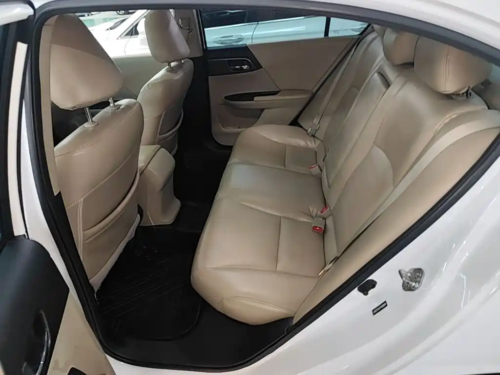 Honda Accord — миниатюра 17