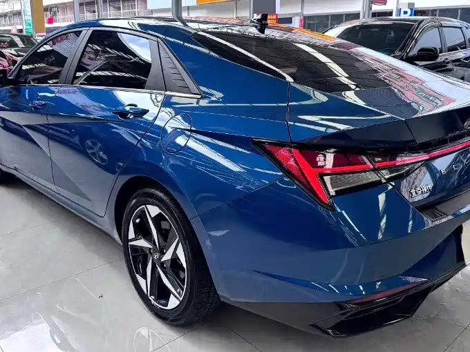 Hyundai Elantra — миниатюра 7