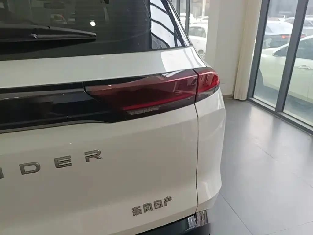 Nissan Teramont — миниатюра 8