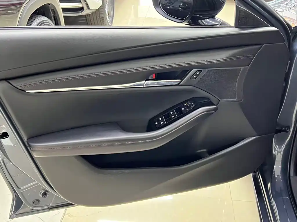 Mazda 3 Axela — миниатюра 15