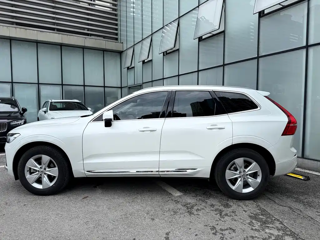 Volvo XC60 2022 B5 Luxury
