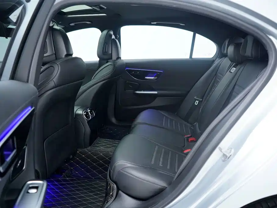 Mercedes-Benz C-Class — миниатюра 6
