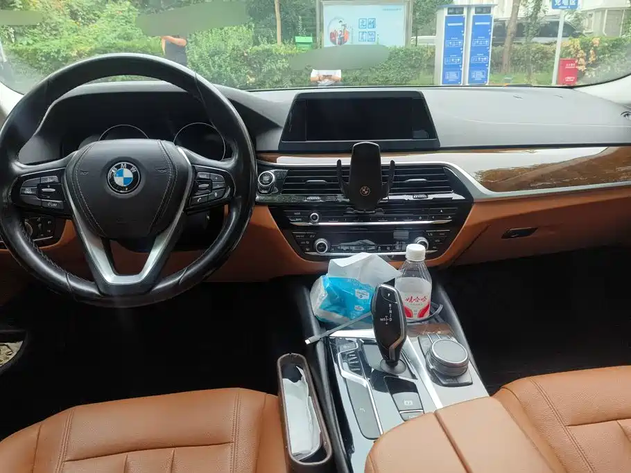 BMW 5 Series — миниатюра 12