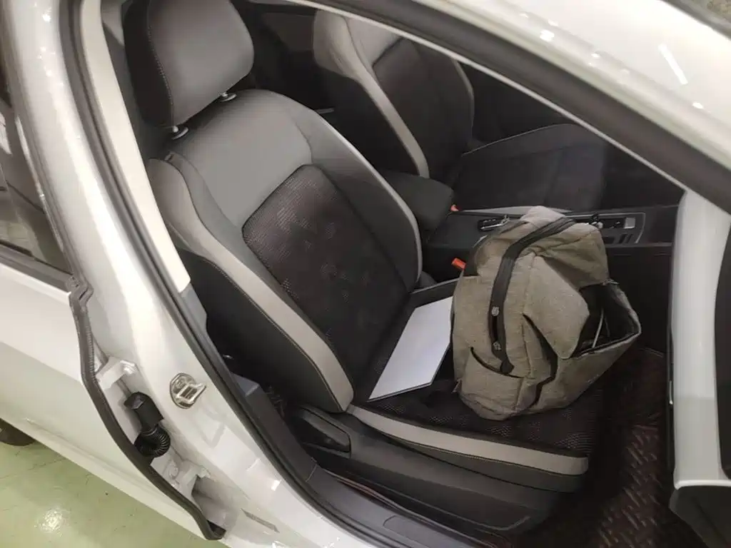 Volkswagen Golf — миниатюра 25