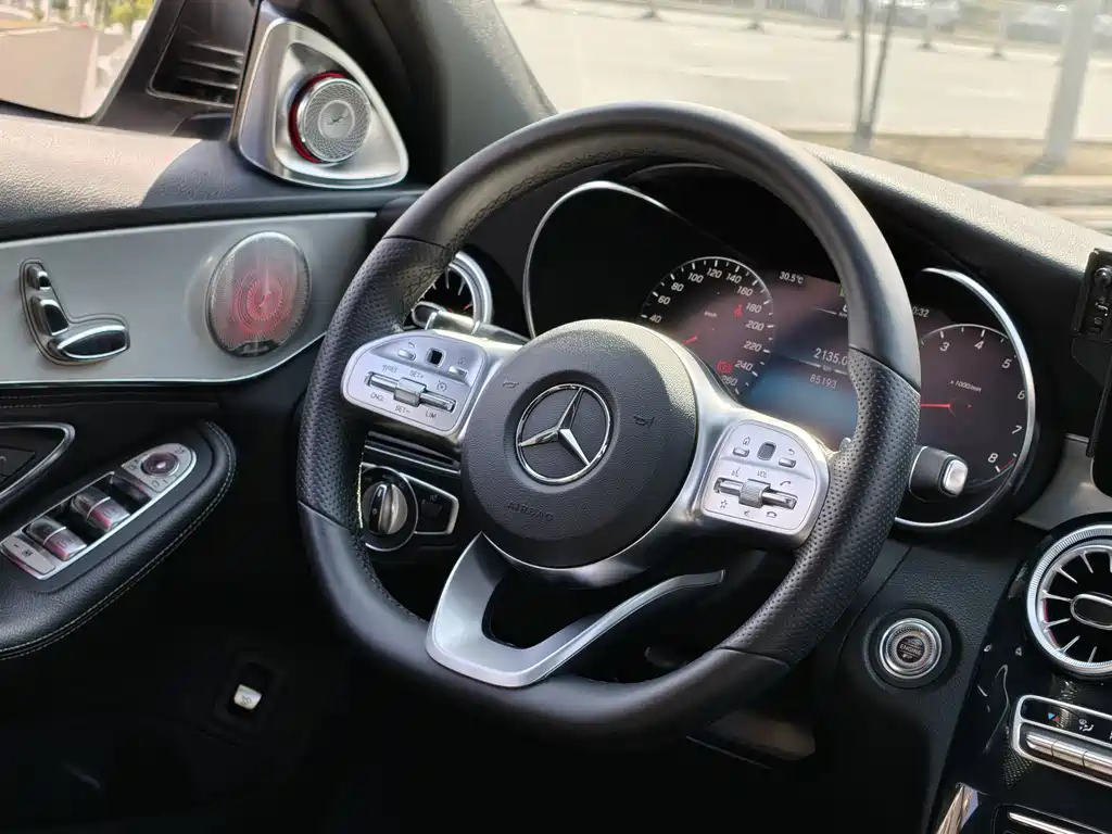 Mercedes-Benz C-Class — миниатюра 6