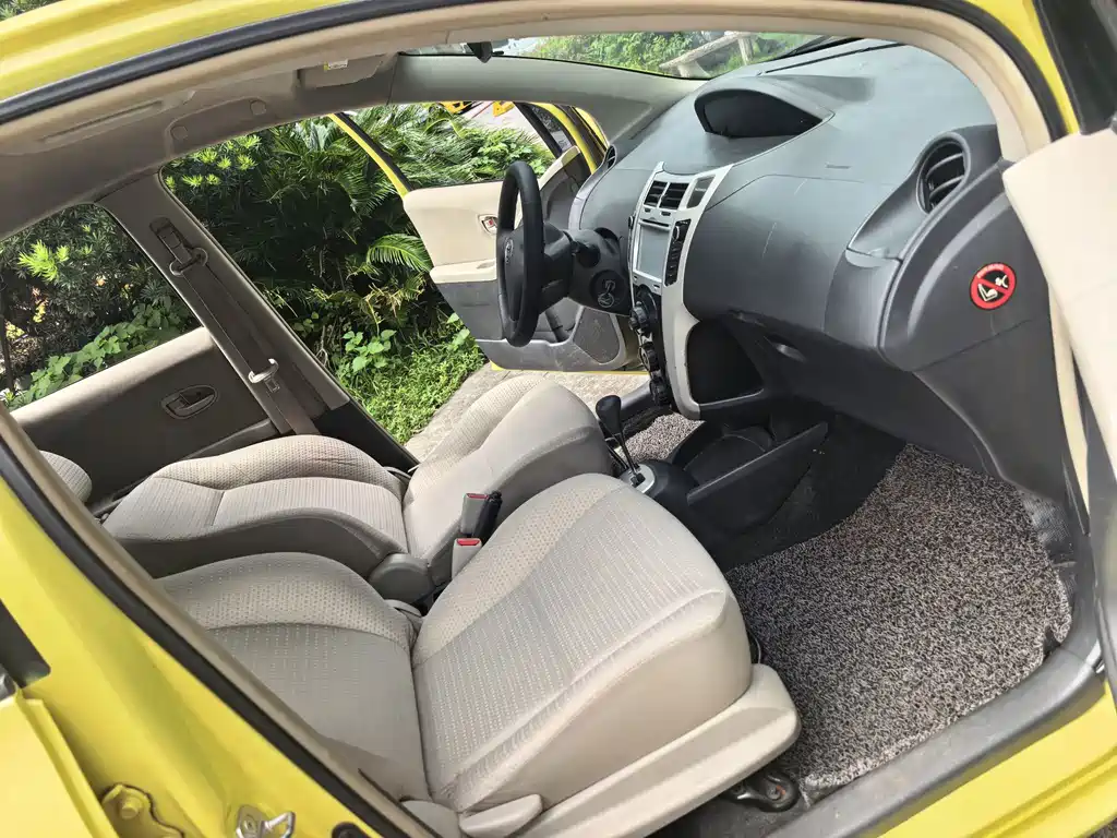 Toyota Yaris — миниатюра 10