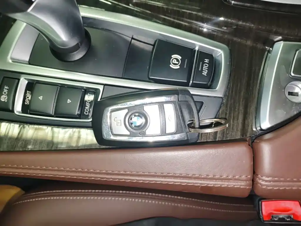 BMW 5 Series — миниатюра 9