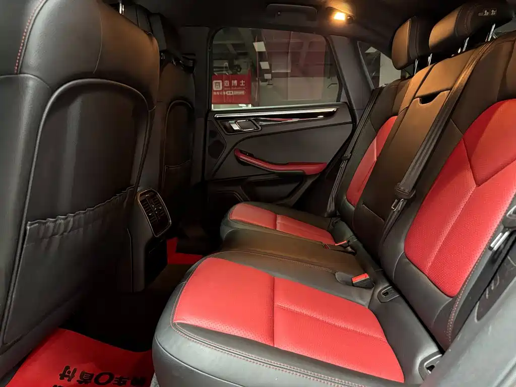 Porsche Macan — миниатюра 8