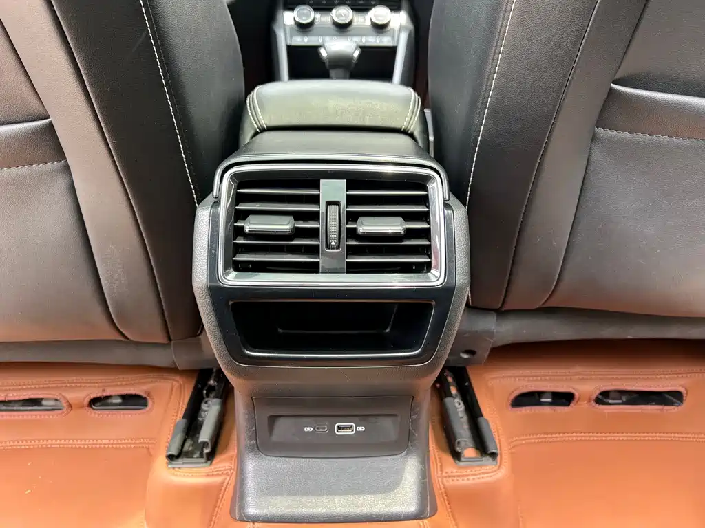 Skoda Karoq TSI280 Luxury Edition, фото 16