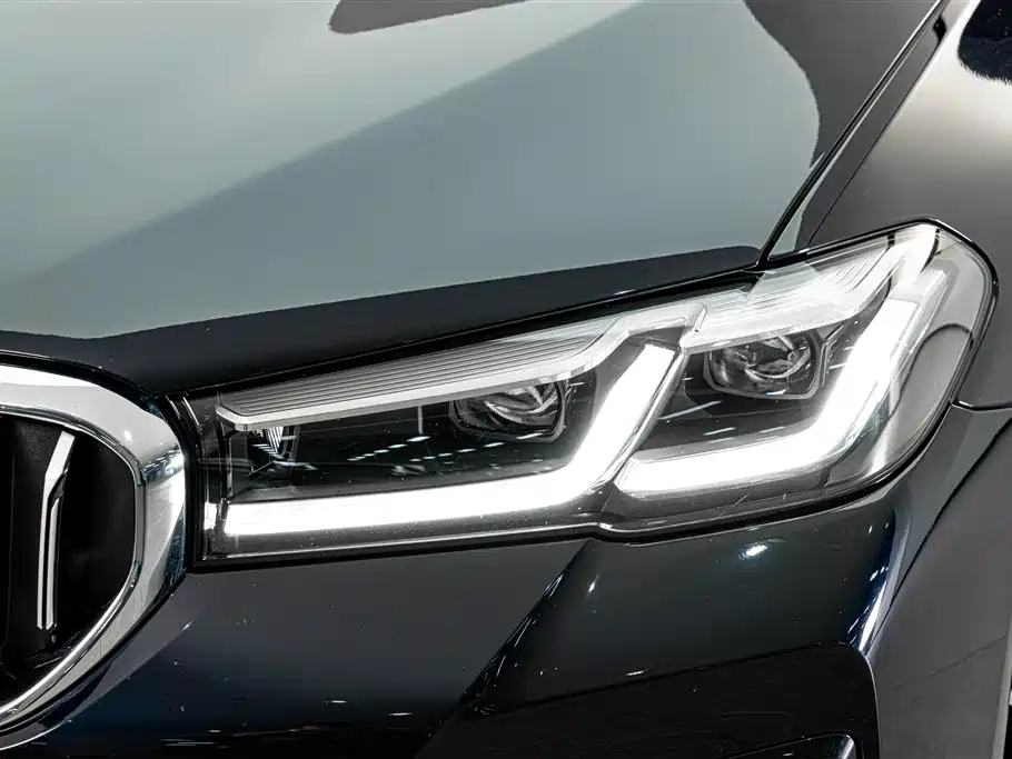 BMW 5 Series — миниатюра 4