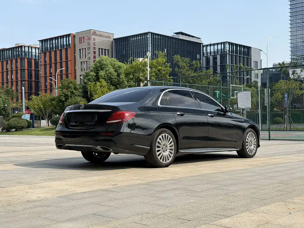 Mercedes-Benz E-Class — миниатюра 12