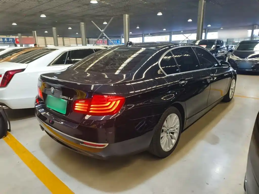 BMW 5 Series — миниатюра 7