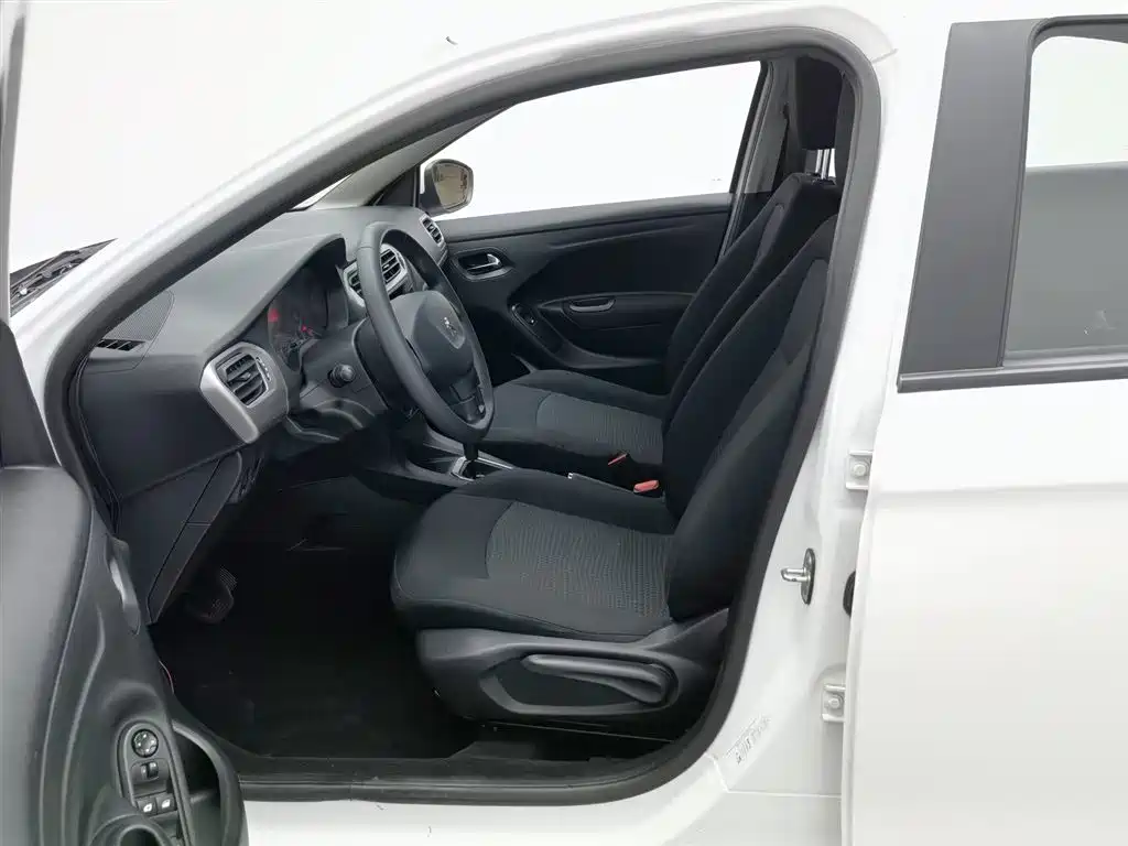 Peugeot 301 2014 1.6L AT Comfort