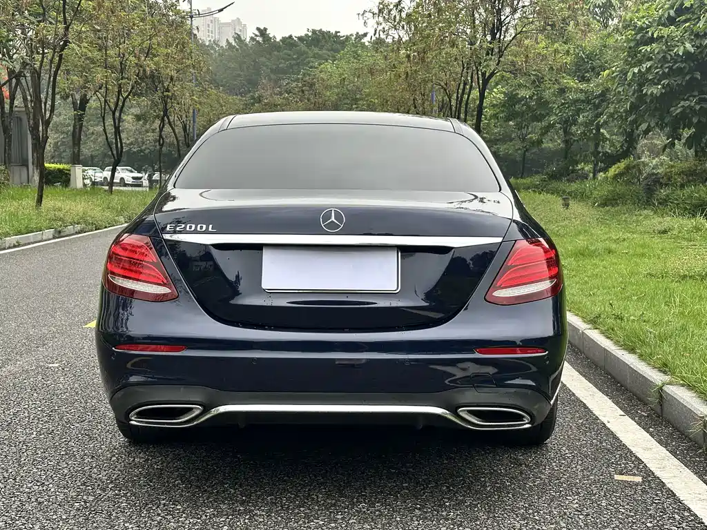 Mercedes-Benz E-Class — миниатюра 4