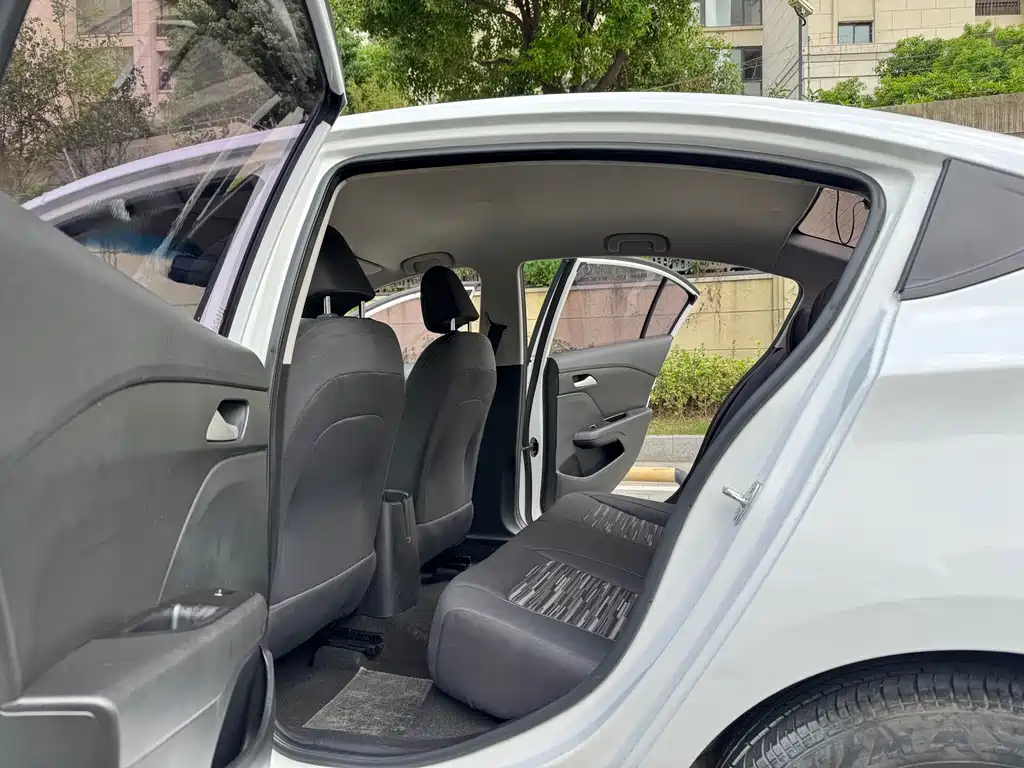 Chevrolet Cavalier — миниатюра 9