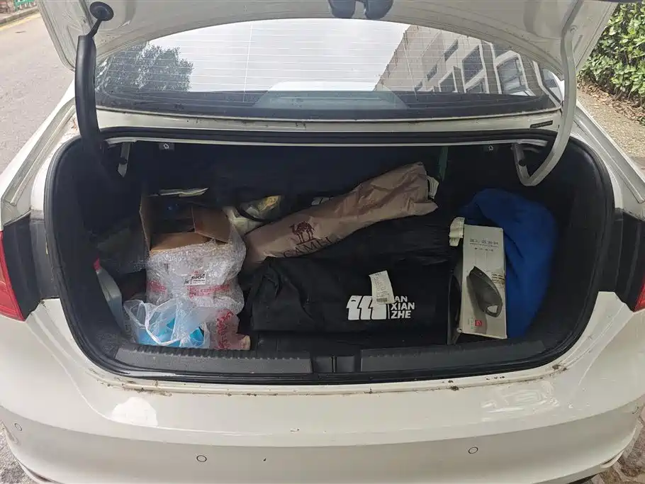 Volkswagen Sagitar 2014 1.6L AT Comfort