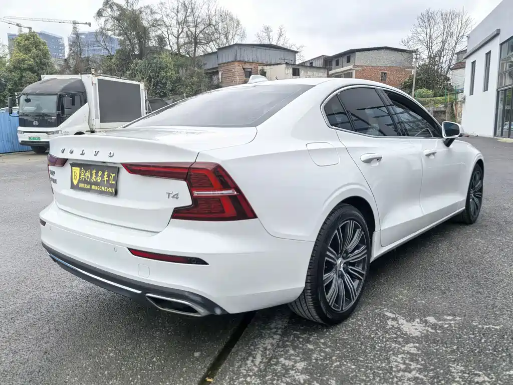 Volvo S60 - фото 7