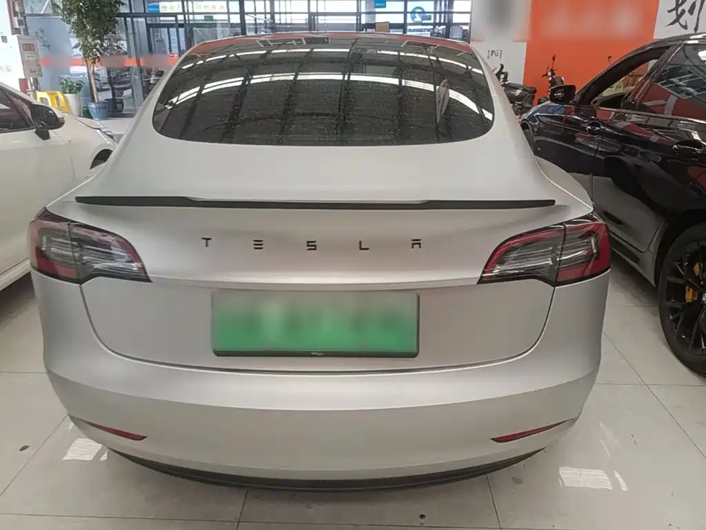 Tesla Model 3 — миниатюра 6