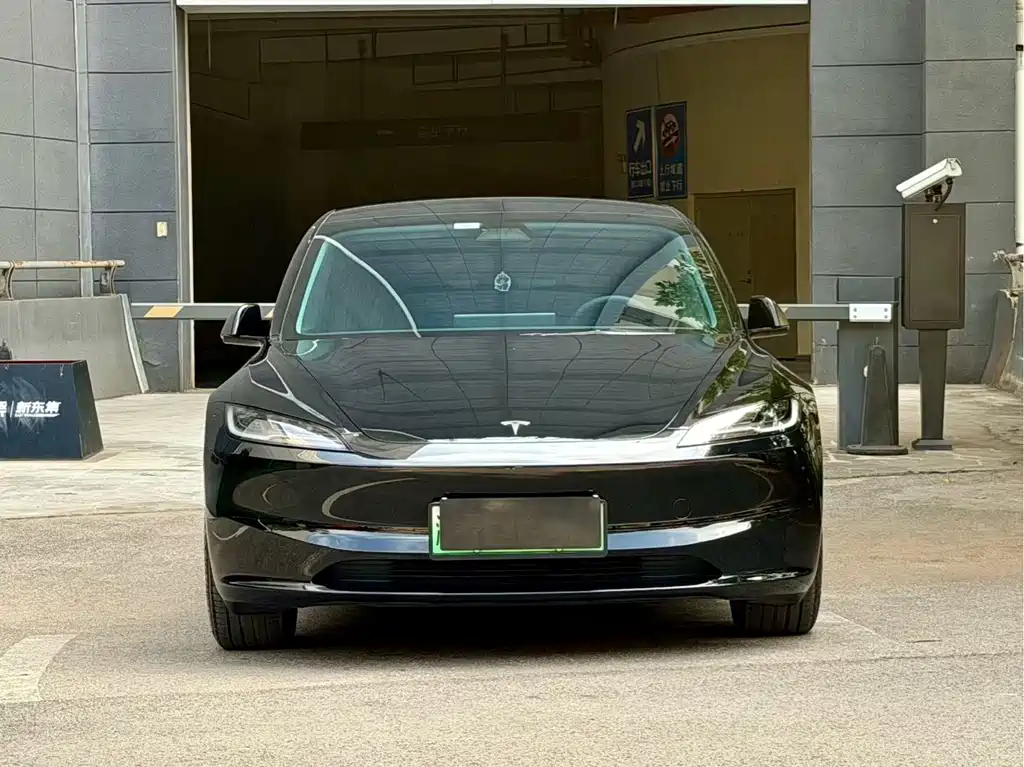 Tesla Model 3 — миниатюра 2